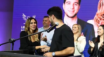 grok-video-dec6a743-11a9-4147-91fa-606b2b148012