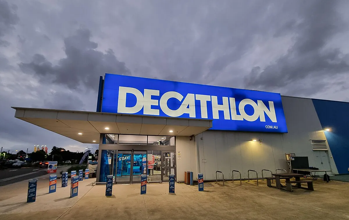 2022-05-22_Decathlon_supermarket_in_Sydney,_Australia